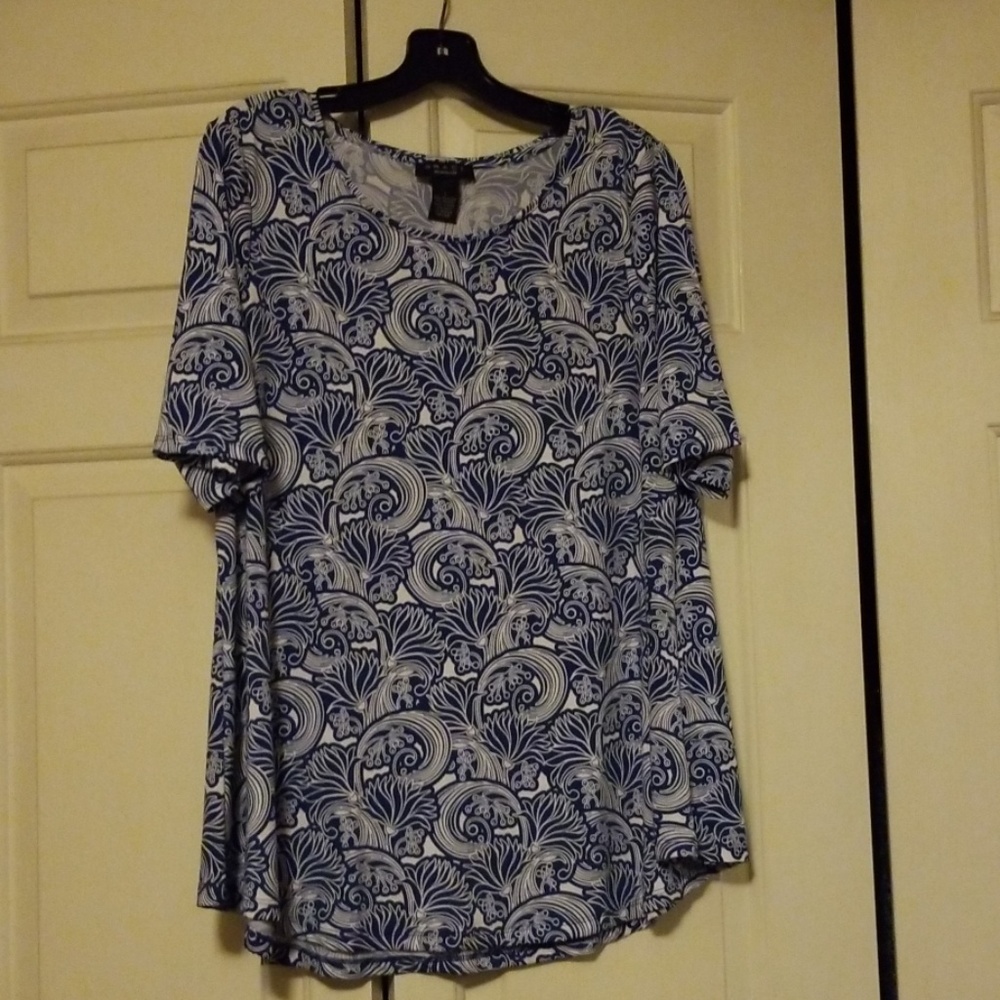 Blue and white floral tee